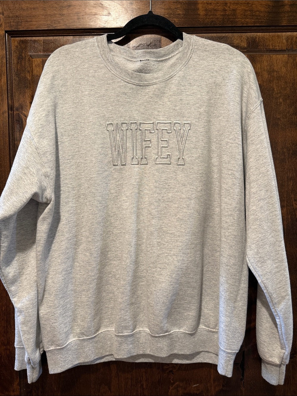 Gray 'Wifey' Embroidered Crewneck Sweatshirt - Men